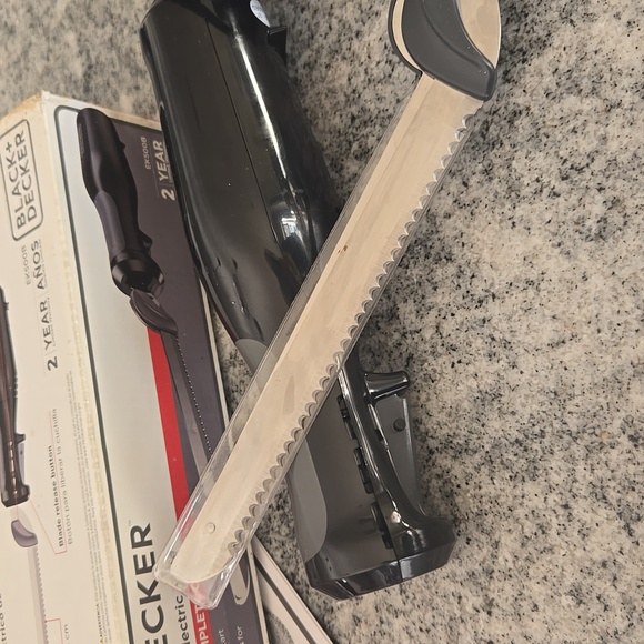 BLACK+DECKER Comfort Grip 9 Inch Electric Knife - Picture 5 of 11